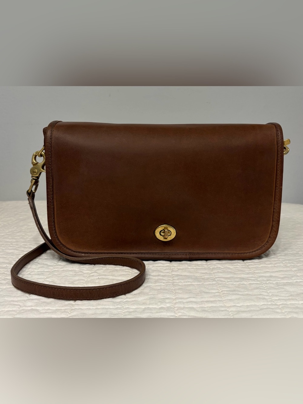 Vintage Coach Pocket Purse (#9755) Pre-1970s Mahogany Leather w/ Brass Turnlock - Picture 2 of 16